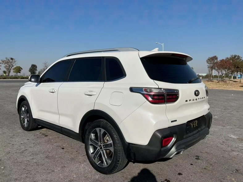 起亚智跑 驾驶室