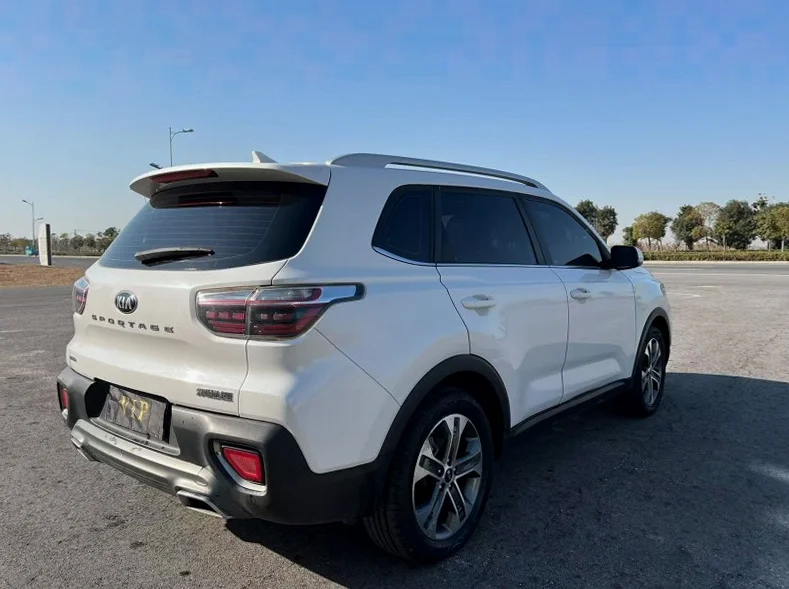 起亚智跑 内饰后排