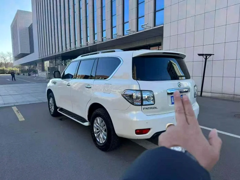 日产途乐 内饰前排