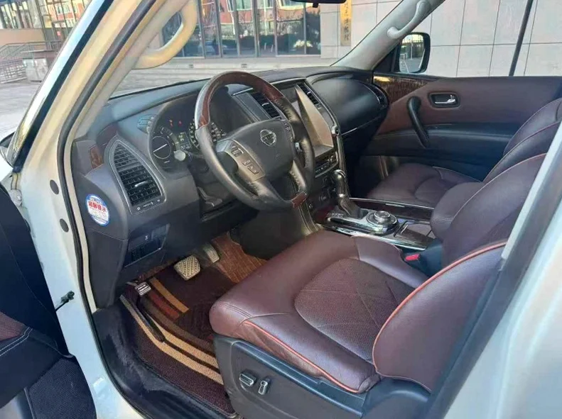 日产途乐 后面外观一