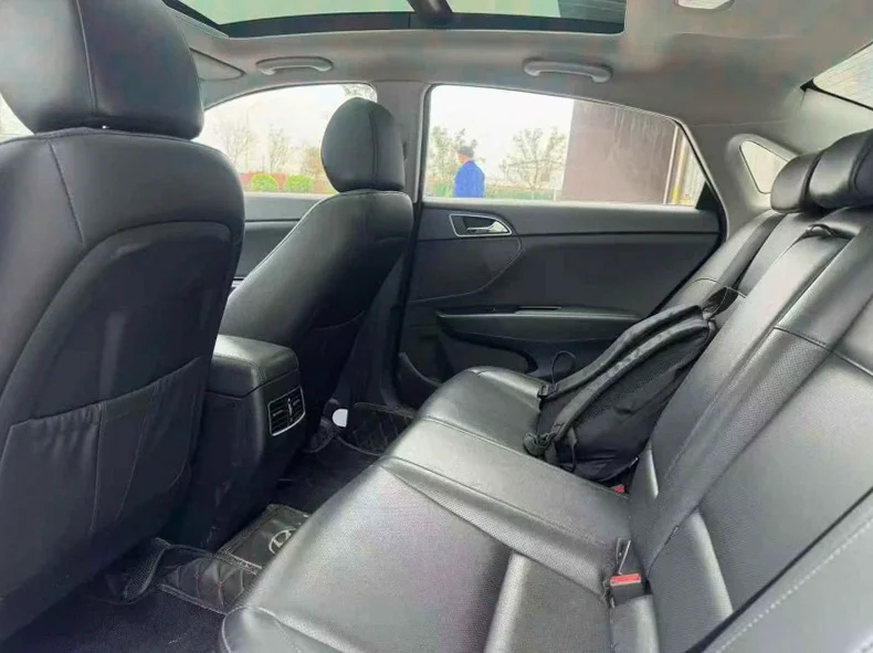 现代名图 驾驶室