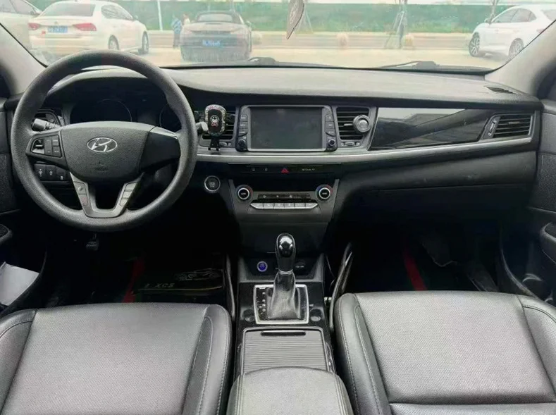 现代名图 后面外观二