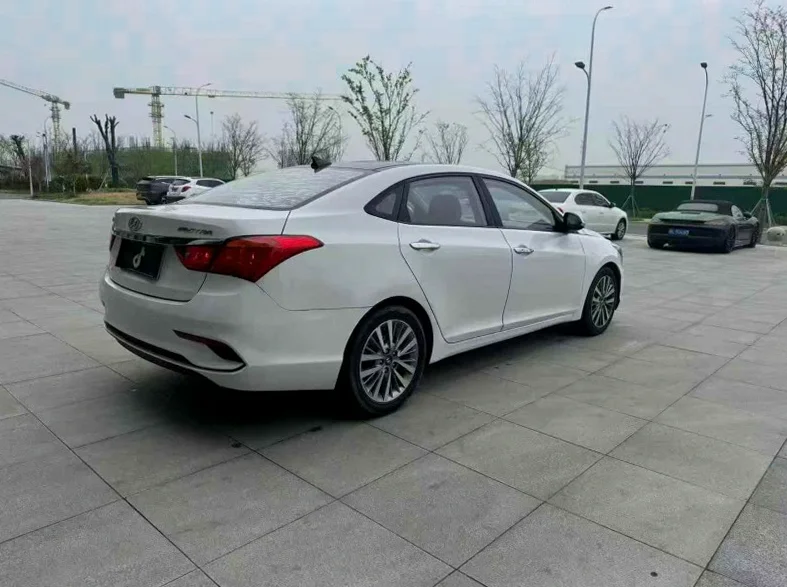 现代名图 后面外观三