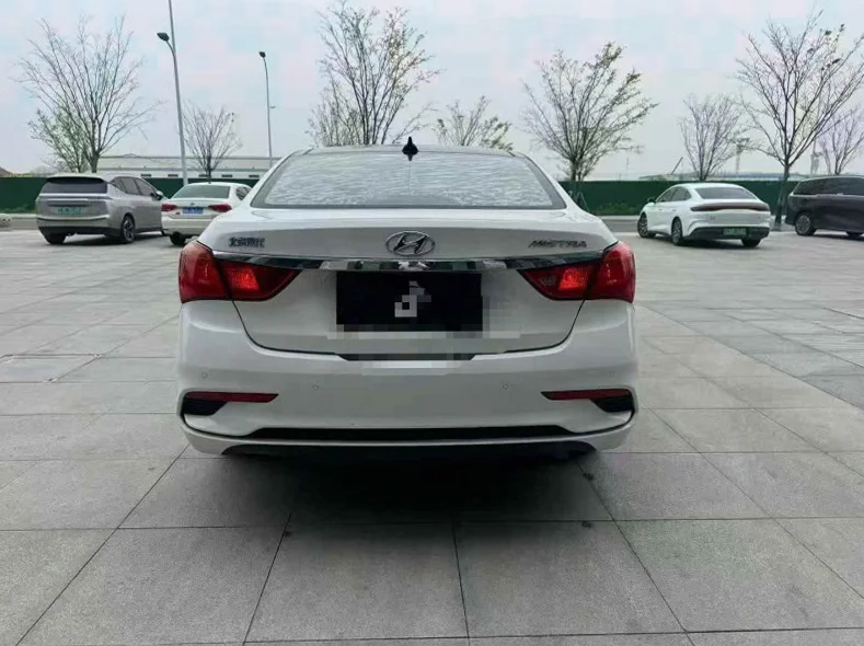 现代名图 内饰后排