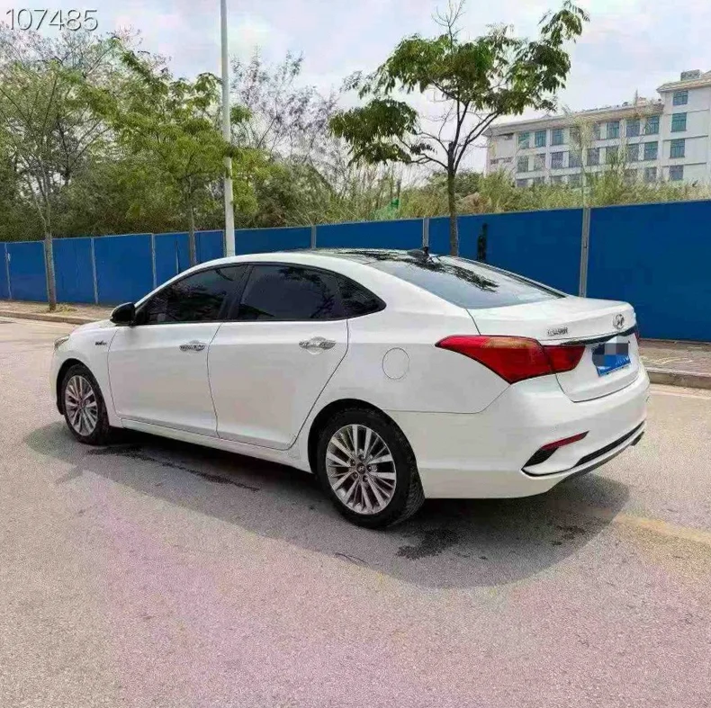 现代名图 内饰后排