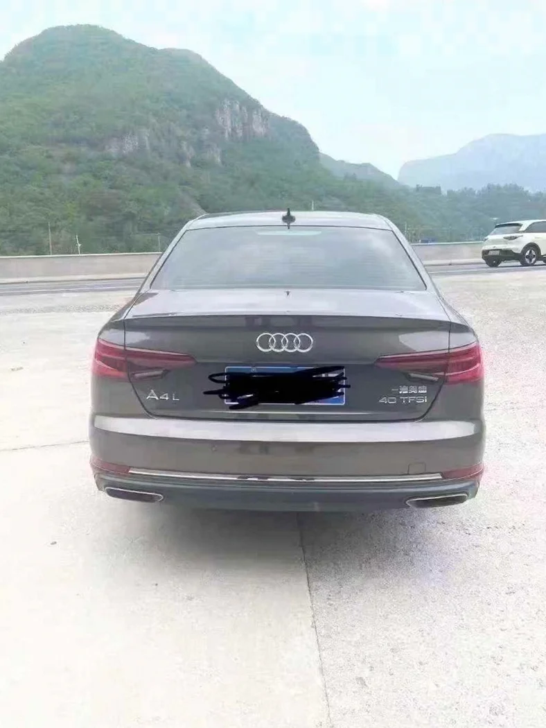 奥迪A4L 内饰前排