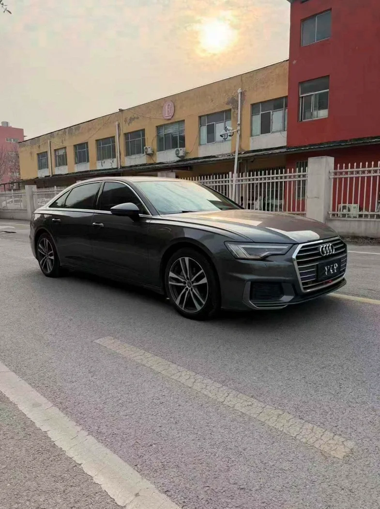 奥迪A6L 正面外观三