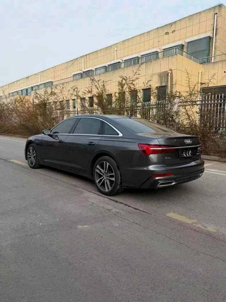 奥迪A6L 内饰后排