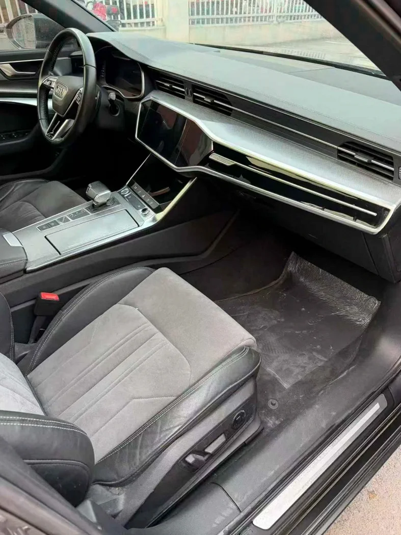 奥迪A6L 内饰后排