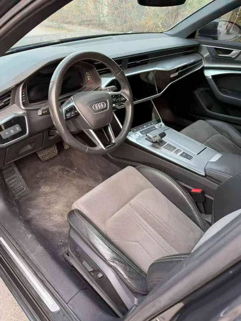 奥迪A6L 内饰前排