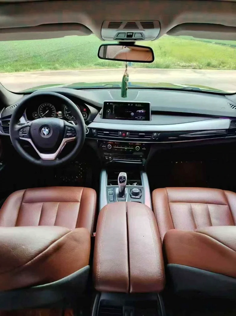 宝马X5 后面外观一