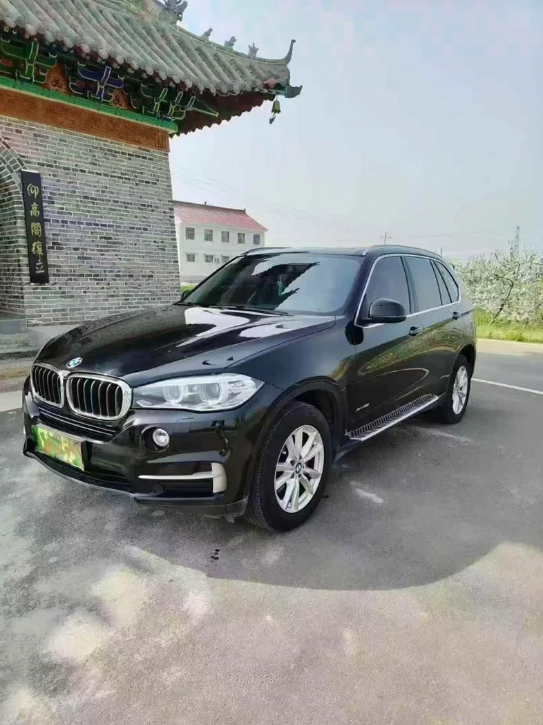 宝马X5 正面外观三