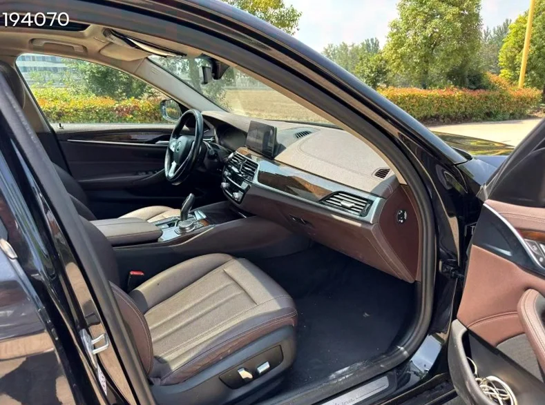 宝马5系 内饰后排