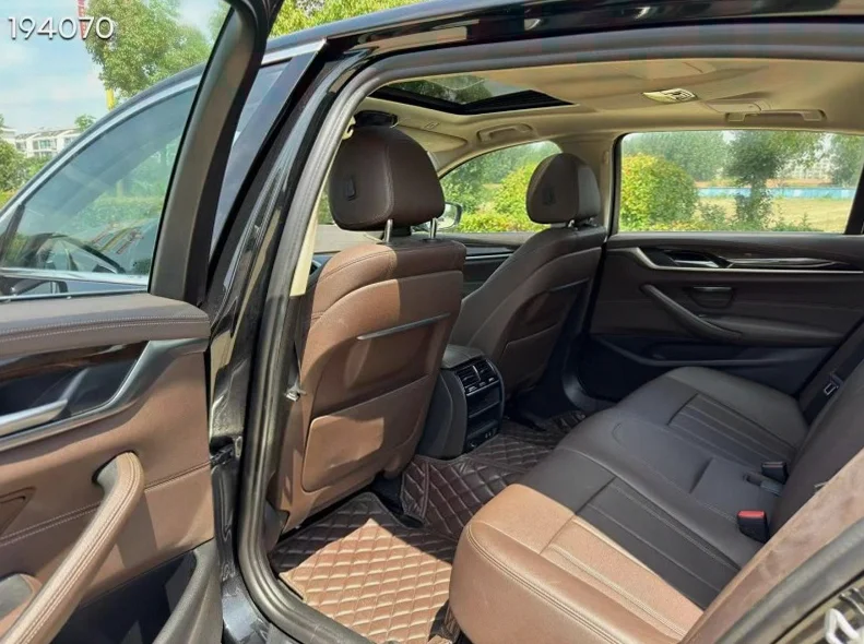 宝马5系 驾驶室