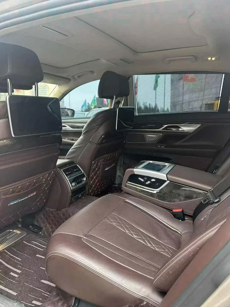 宝马7系 后面外观三