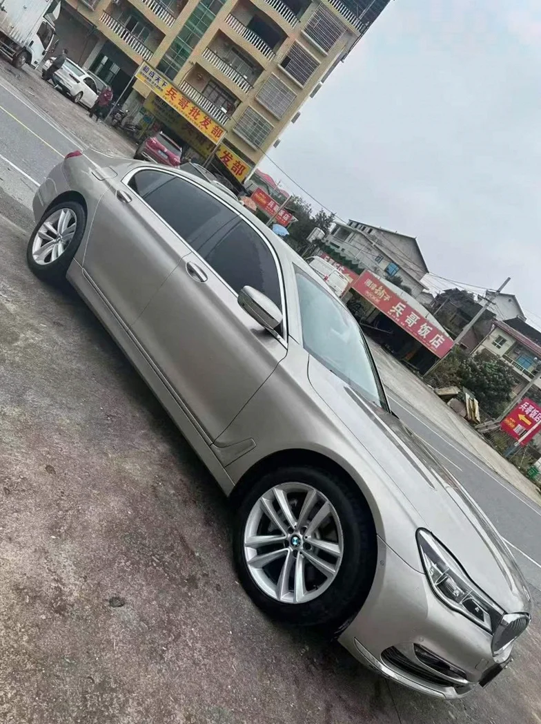 宝马7系 正面外观二