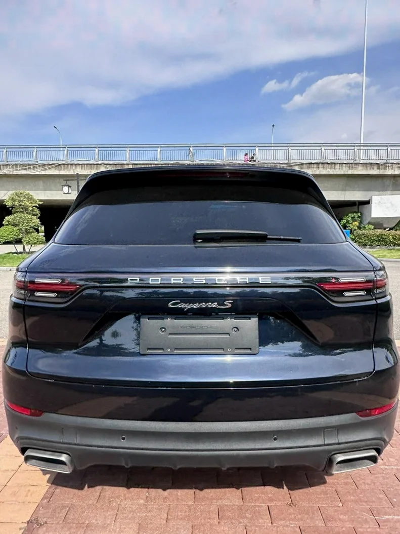 保时捷卡宴 驾驶室