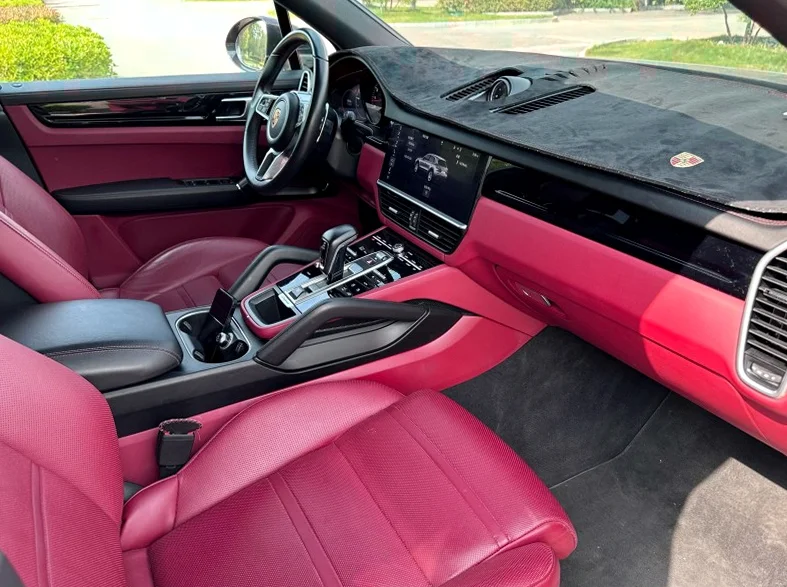 保时捷卡宴 内饰后排