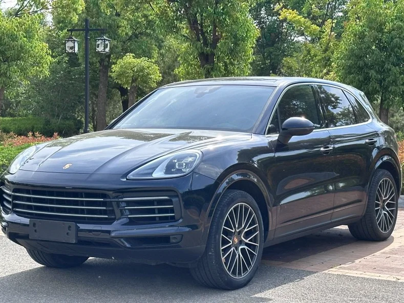 保时捷卡宴 正面外观二