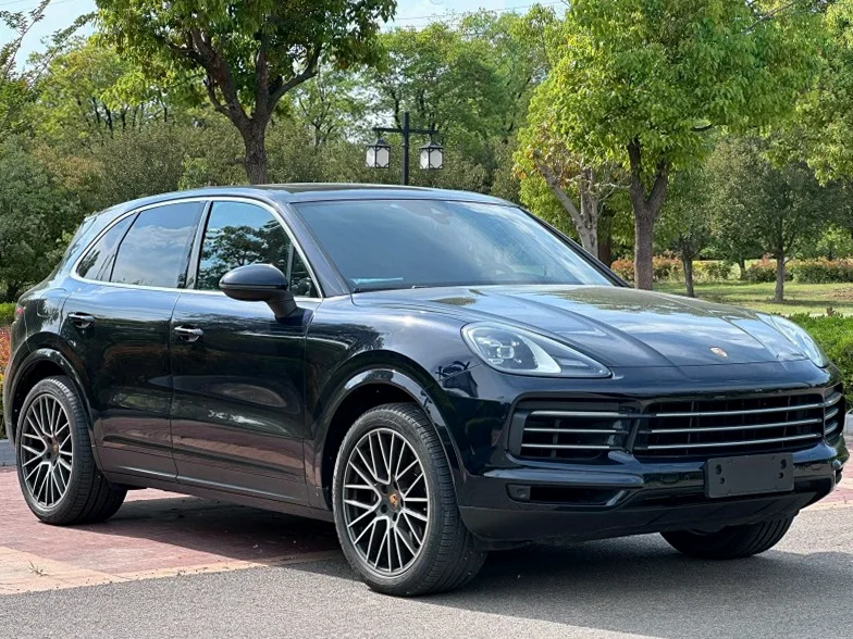 保时捷卡宴 正面外观三