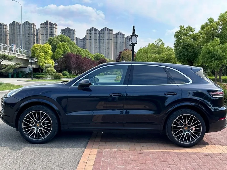 保时捷卡宴 后面外观一