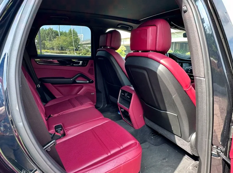 保时捷卡宴 内饰前排