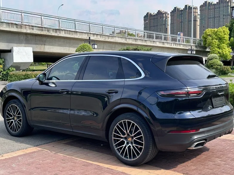 保时捷卡宴 后面外观二