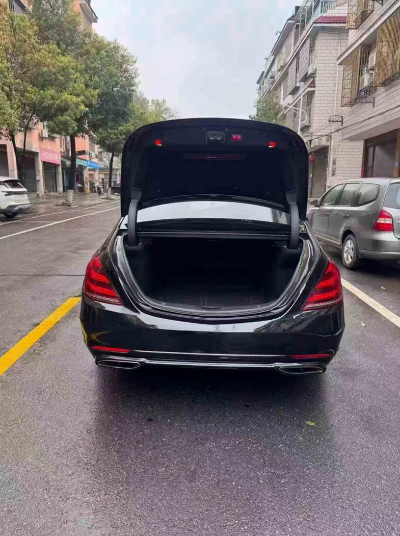 奔驰S 内饰后排