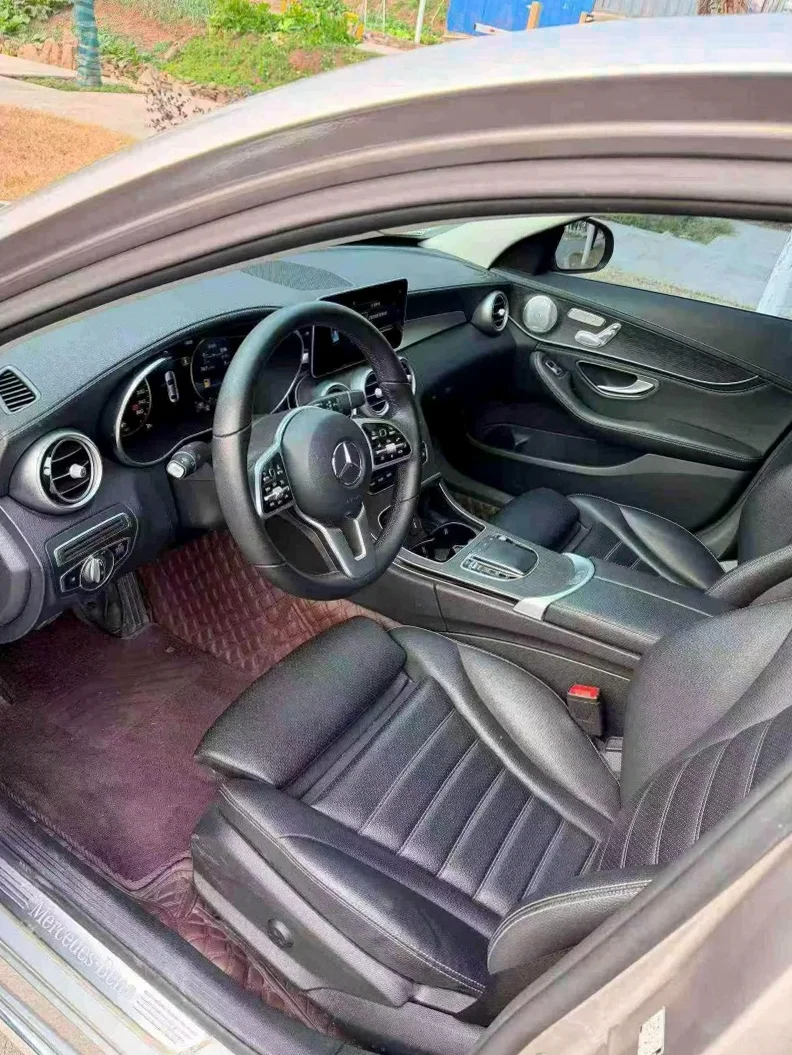 奔驰C 后面外观二