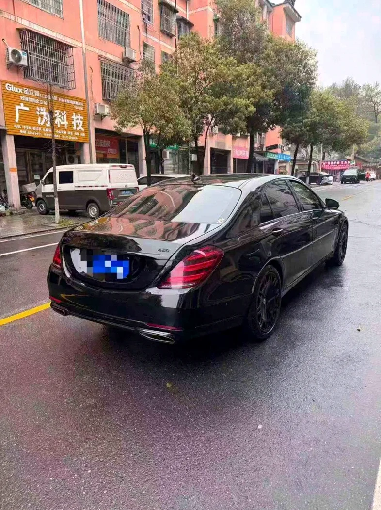 奔驰S 内饰前排