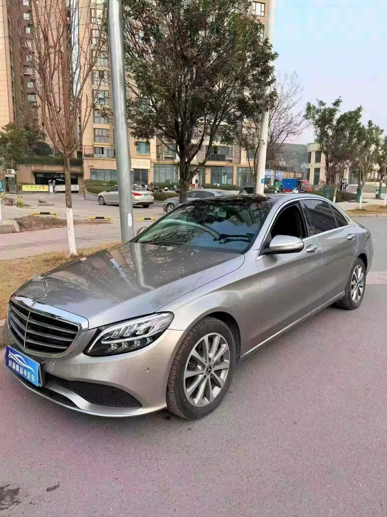 奔驰C 正面外观二