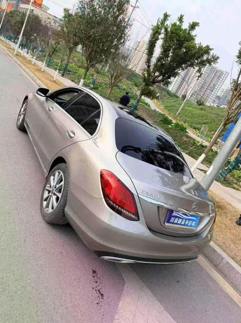 奔驰C 内饰后排