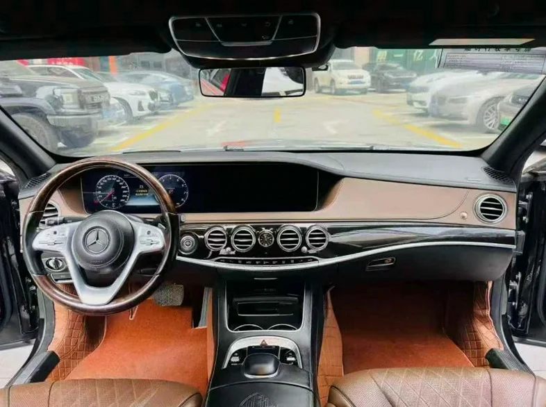 奔驰迈巴赫S级 后面外观二