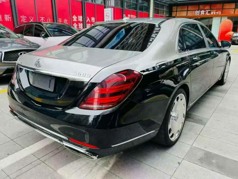 奔驰迈巴赫S级 内饰后排