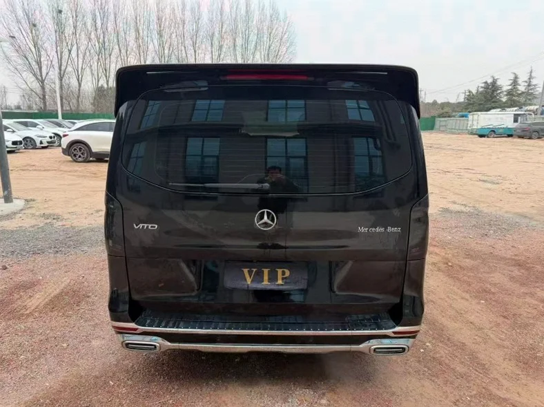 奔驰威霆 驾驶室