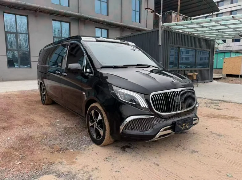 奔驰威霆 正面外观二