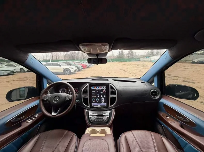 奔驰威霆 后面外观二