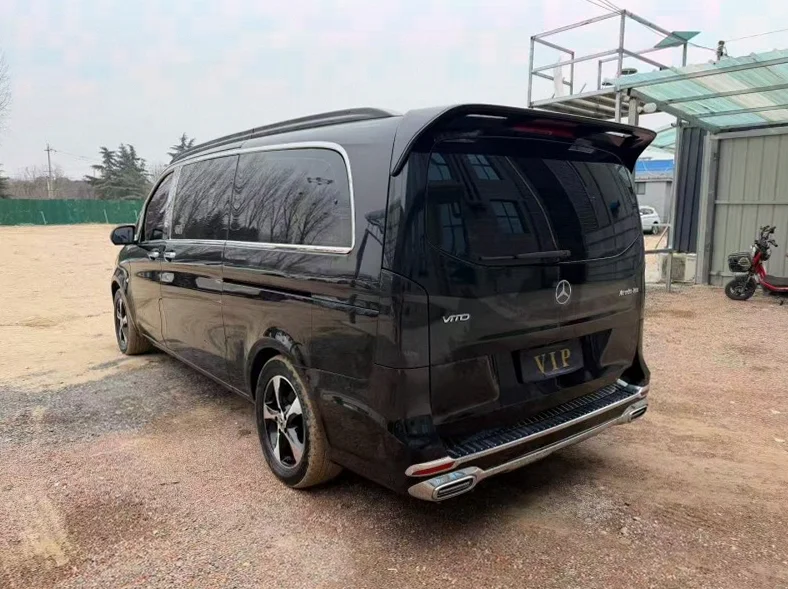 奔驰威霆 内饰前排