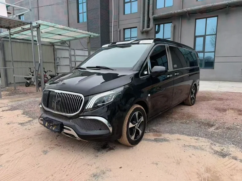 奔驰威霆 正面外观三