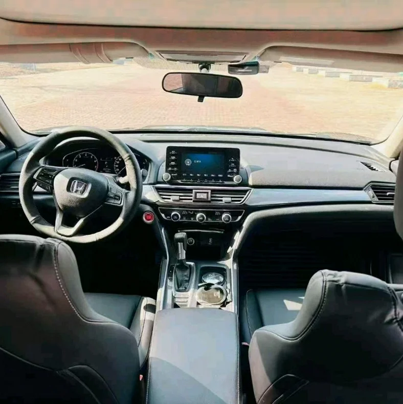 本田英诗派 内饰前排