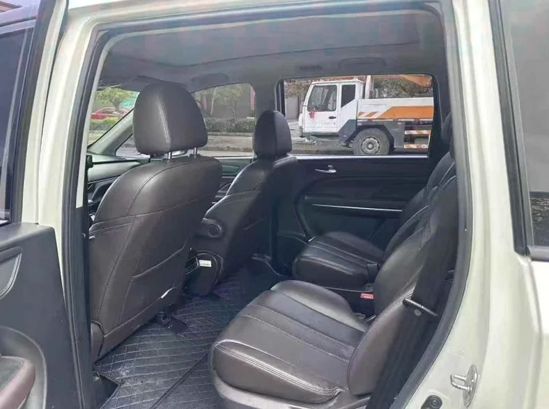 传祺M6 内饰前排