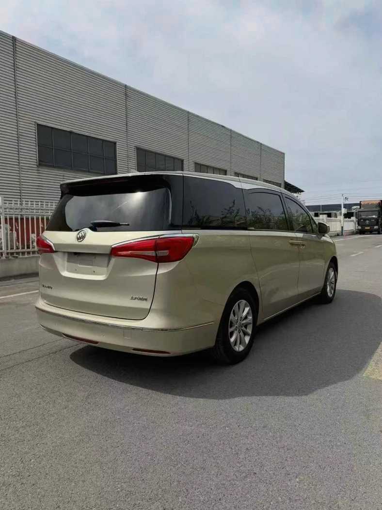 别克GL8 后面外观二