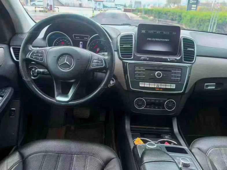 奔驰GLE 后面外观二