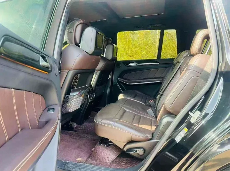 奔驰GLS 后面外观一