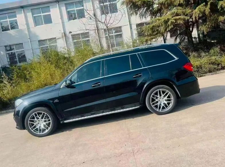 奔驰GLS 正面外观三