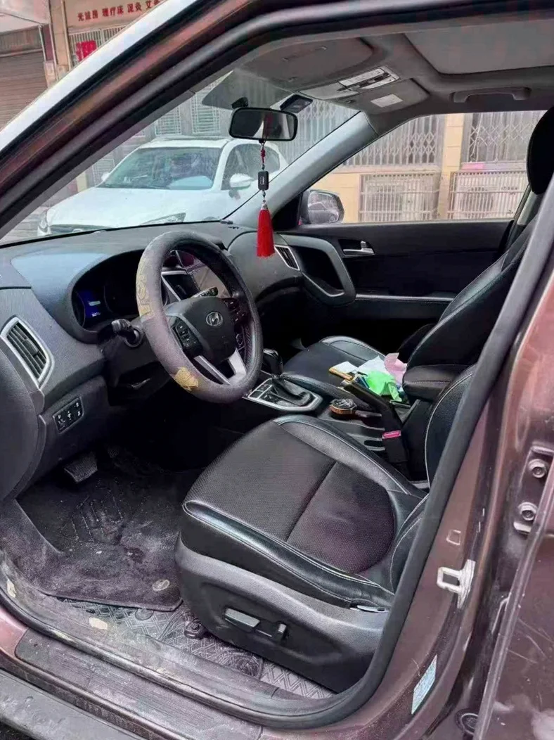 现代ix25 后面外观二