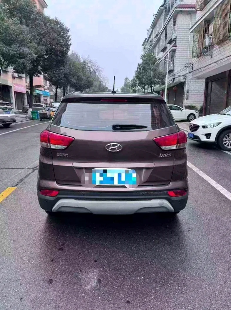 现代ix25 后面外观三