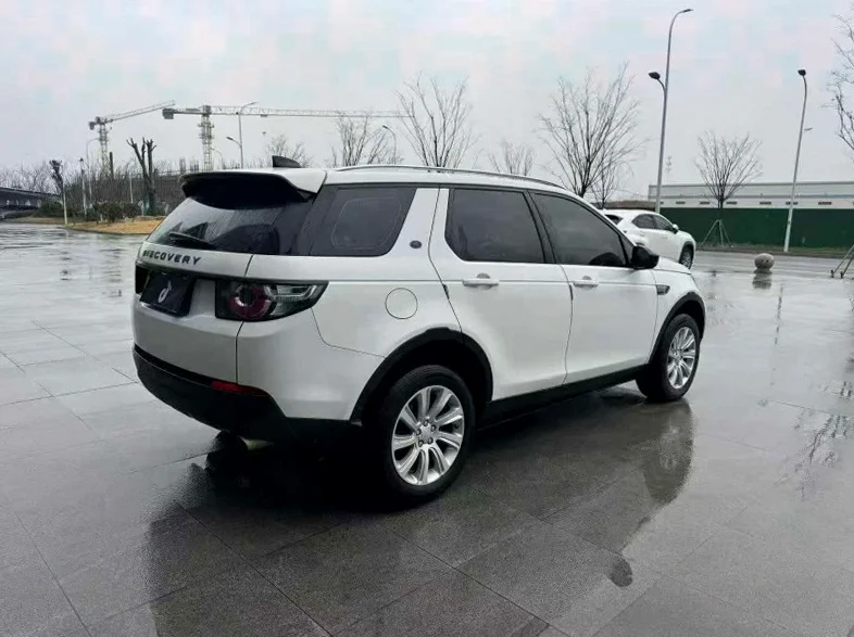 路虎发现神行 内饰后排