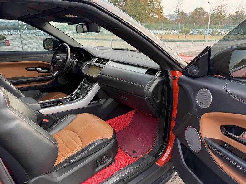 路虎极光 后面外观一