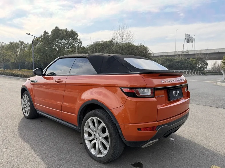 路虎极光 驾驶室